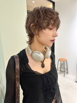 ホロ(hollo) ウルフパーママッシュショートスパイラルパーマ