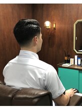 バーバーバー(BAR BER BAR)&nbsp;メンズカットアップバングサイドパートバーバースタイル