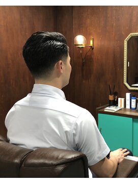 バーバーバー(BAR BER BAR) メンズカットアップバングサイドパートバーバースタイル