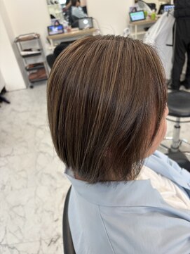 レプリカ 上大岡(Replica) 前下がりボブ、白髪ぼかしハイライト10枚