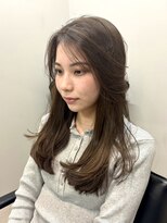 エレノア 藤沢(Eleanor)&nbsp;ロングヘアのローレイヤー/アッシュベージュ