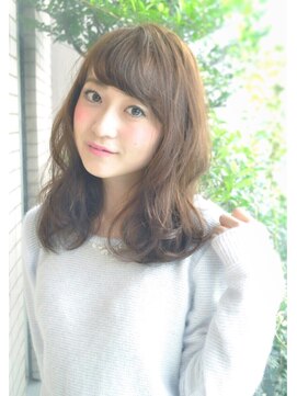 ファミーユ(famille) famille・愛され甘ふわヴェールウェーブミディ