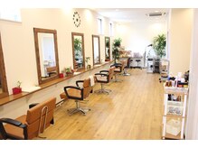 ヘアーラッシュ(HAIR RuSH)の雰囲気（開放的な広々とした店内☆）