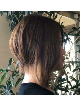 ベルーガ 美ショート 前下がりボブ