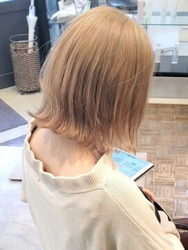 ヘアーアイスカルテット(HAIR ICI QUARTET) 10代20代おすすめ外ハネボブ ミルクティベージュ