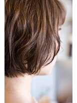 チルハウス(Chill-hus) 大人かわいいフェザーショート×すっきり小顔立体感×ベージュ