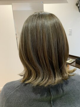 チリン(Chillin) やっぱバレイヤージュでしょ！なボブスタイル