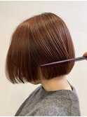 暖色系カラー オレンジレッド 赤髪 切りっぱなしボブ ミニボブ