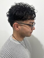 ヒュイル バイ ニアウ(Hwyl by Niau) メンズテーパードヘアパーマスパイラルパーマ刈り上げフェード