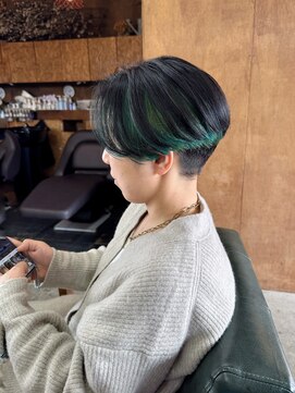 ロルド シェリ(Rold Cheri) 【山本智文】ハンサムショートインナーカラーグリーン