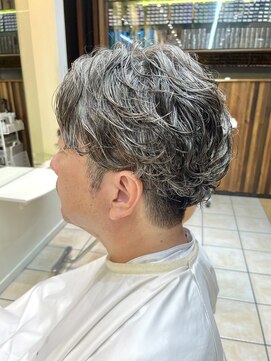 クオリス 上板橋店(QUALIS) 刈り上げニュアンスサーフカール◎20代30代社会人向け