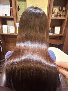 アナヘアー(ANNAHAIR)の写真/【梅雨にオススメ】魔法の縮毛矯正で地毛のような柔らかい質感へ。自然な仕上がりと圧倒的な指通りを実現♪