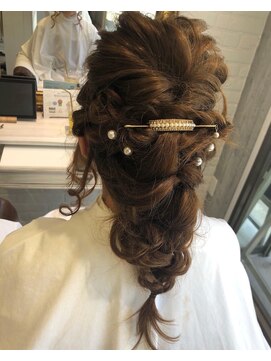 レナトゥス ヘアー オブ ネイル(Renatus Hair of Nail) お呼ばれアップスタイル