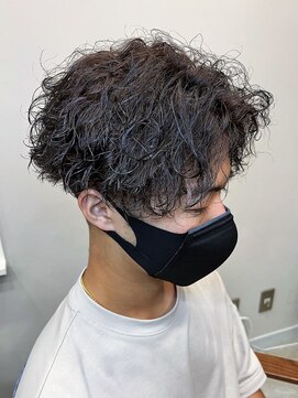 スナッグルサロン(SNUGGLE SALON) センターパート/ツイストスパイラルパーマ/かき上げヘア/メンズ