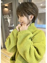 アンダーバーホワイト(_WHITE)&nbsp;［なんば］耳掛けショート/マッシュ/くびれショート