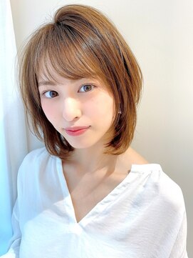 アイビー(Ivy) くびレイヤーエモージュ前髪インナーグレージュ小顔カット