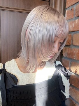 キャロルガーデンズ ボコカ 表参道(Carroll Gardens bococa) ウルフマッシュ　透明感カラー　レイヤー　ホワイトベージュ