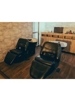 忙しい社会人におすすめ！心身共にリフレッシュできるヘッドスパをご提供★カットと合わせてのご予約も◎