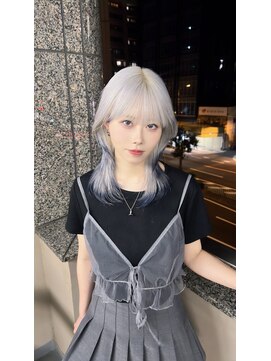 モニカ 原宿店(MONIQA) ホワイト×ブルー裾カラー