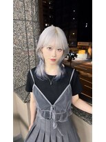 モニカ 原宿店(MONIQA) ホワイト×ブルー裾カラー