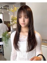 ジゼラ(GISELA) レイヤーカット グレージュ 透明感カラー ブリーチ シースルー