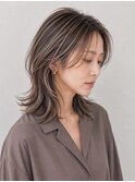 白髪ぼかしハイライト/ミディアムウルフ/大人レイヤー