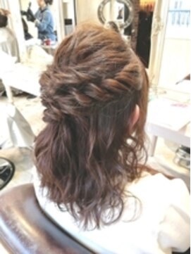 アマンヘアーイースト 吉祥寺東口店(Aman hair-e) 波ウェーブハーフアップ【Aman hair 吉祥寺】