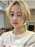 ブリーチ丸みショート斜めバングデザインカラーシルキーベージュ