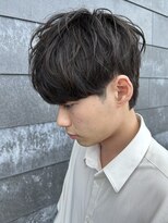 ヒュイル バイ ニアウ(Hwyl by Niau)&nbsp;メンズマッシュパーマスパイラルパーマニュアンスパーマ眉毛