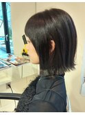 くびレイヤーエモージュ前髪ミディアムボブ小顔カット