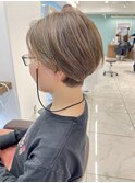 白髪染めを使わない大人ハイライトのショートボブ