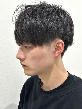 ヒュイル バイ ニアウ(Hwyl by Niau) メンズマッシュツーブロックシャドウパーマニュアンスパーマ眉毛