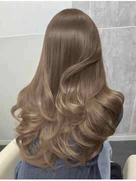 アマトウキョウスマートサロン(AMA TOKYO×Smart Salon) ヘーゼルベージュ ブリーチなし レイヤーカット 海外風