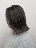 【ハイライト×外ハネミディアム】軽やか抜け感ヘア
