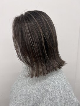 エレノア 藤沢(Eleanor) 【ハイライト×外ハネミディアム】軽やか抜け感ヘア