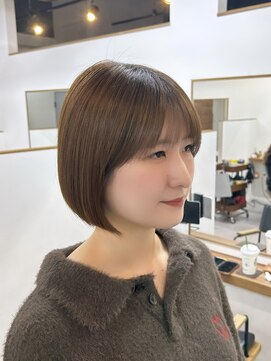 ファーストステップ 表参道(FIRST STEP) 小顔見せミニボブ切りっぱなしボブくびれボブ前髪あり外はね丸み