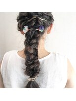 ノル(nol.)&nbsp;[toshi'sアレンジ]三つ編みX三つ編み編みおろしアレンジ