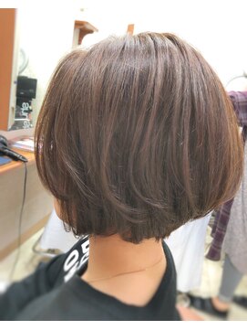 デフィ(defi) 前下がりグラデーションボブ