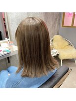 レイドバック(LAID BACK)&nbsp;外ハネ切りっぱなしのハイライトヘア