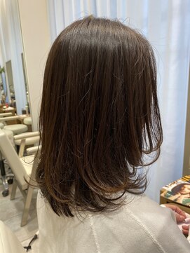 ヒアカアヴェダ 天神VIORO (Heaka AVEDA) ミディアムレイヤー【３０代/４０代/艶カラー/天神】Ｄ