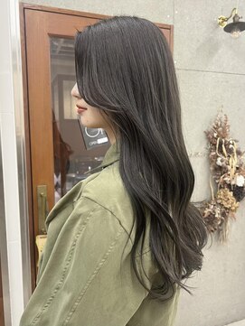 ヨーク(yoke.) オリーブグレーの透け感ロングヘア