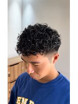 ダブルオオガキ (W-ogaki)&nbsp;スペインカールプードルパーマツーブロック刈り上げメンズパーマ