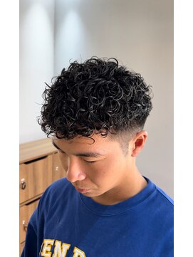 ダブルオオガキ (W-ogaki) スペインカールプードルパーマツーブロック刈り上げメンズパーマ