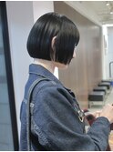 ぱつっとラインがポイントの顎上ボブスタイル