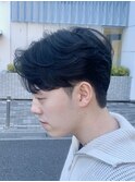 韓国風刈り上げセンターパートマッシュニュアンスフェザーパーマ