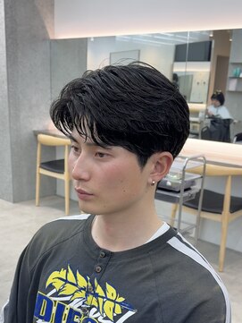 フィフス 栄(fifth) フェザーパーマセンターパート刈り上げツーブロックメンズヘア