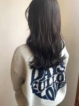 ヌイ(nui) ［佐賀/アッシュカラー/ロングヘア/ゆるふわ］