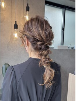 クス(KUsU)の写真/結婚式やお呼ばれに◎トレンド×似合わせで崩れにくい、自然体で華やかなヘアセット&メイクアップをご提案!
