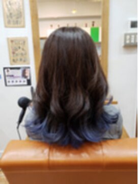 ヘアスタジオ ロメオ(hair studio Romeo) 裾カラーブルー