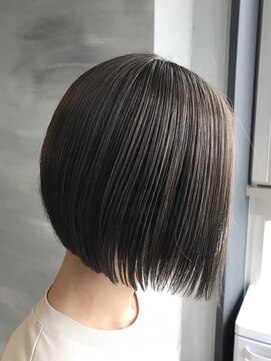 フォルン(Vorn) 極細ハイライトパッツンボブ